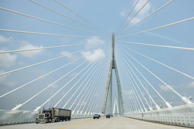 New US-Canada bridge opens in Detroit amid trade tariff disputes